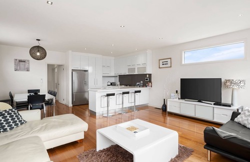 Portarlington House | Port Views Holiday Home with Oceanfront Pool Access