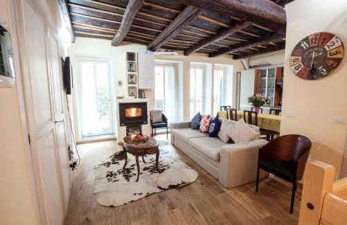 Citta Alta Apartment | Experience Porta Dipinta House in Bergamo Alta - 4 Stars!