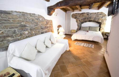 Citta Alta Apartment | Experience Porta Dipinta House in Bergamo Alta - 4 Stars!