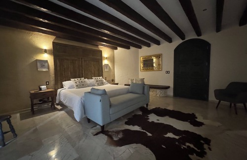 Santeagueda Hotel | Discover La Bella Toscana Calpanerías: Spa & Breakfast Included