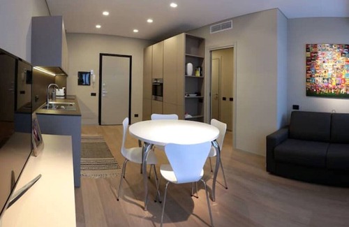 Porta Romana Apartment | Explore Porta Romana Suite 2: Spa, Breakfast & Family Fun