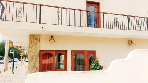 El Carril Hotel | Budget-Friendly Stay at Portal De Los Valles with Pool Access