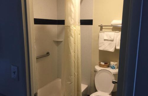 Lone Pine Hotel | Budget-Friendly Portal Motel: Family and Accessibility Focused