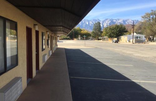 Lone Pine Hotel | Budget-Friendly Portal Motel: Family and Accessibility Focused