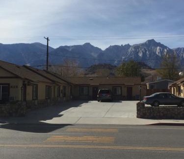 Lone Pine Hotel | Budget-Friendly Portal Motel: Family and Accessibility Focused