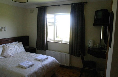 Carrowmoreknock Bed & Breakfast | Discover Portarra Lodge Guesthouse: 4-Star Comfort & Breakfast