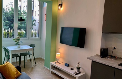 Calvairate Apartment | Modern 2-Room Apartment Near Duomo with Spa & Hot Tub