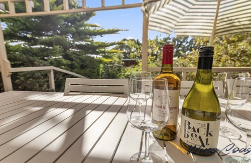 Port Willunga House | Discover Portavino: Rated 10/10 with Family-Friendly Perks