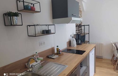 Guerande Apartment | Cozy Porte de Saillé: Family-Friendly with Kitchen & Breakfast