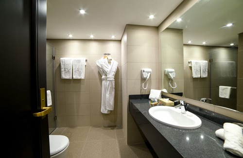 Jounieh Hotel | Relax at Portemilio Hotel And Resort with Spa & Pool Access