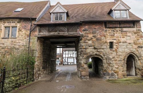 Polesworth Apartment | Pet-Friendly Porter's Lodge: Guest Rated 9.5/10