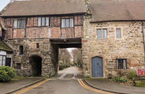 Polesworth Apartment | Pet-Friendly Porter's Lodge: Guest Rated 9.5/10