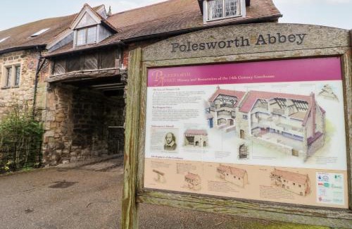 Polesworth Apartment | Pet-Friendly Porter's Lodge: Guest Rated 9.5/10
