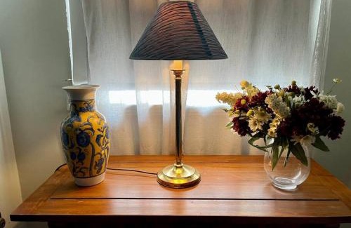 Albury House | Exceptional Porters Cottage Oasis - 4-Star Family Retreat