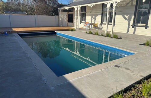 Martinborough House | Porters Vineyard . Great location on Kitchener Street, A short walk to town.