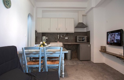Parikia House | Exceptional Portes View House: Oceanfront Apartment Retreat