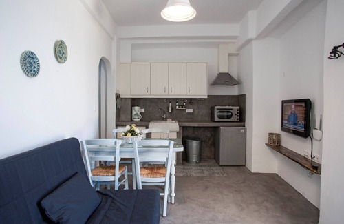 Parikia House | Exceptional Portes View House: Oceanfront Apartment Retreat