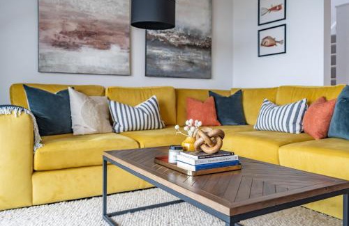Porth House | Pet-Friendly Escape at Porth Beach Villa - 4 Star Stay!