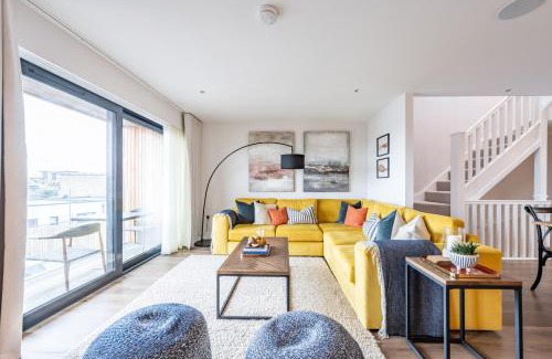 Porth House | Pet-Friendly Escape at Porth Beach Villa - 4 Star Stay!