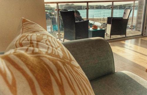 Porth Apartment | Oceanfront Porth Sands Beachfront Apartment with Ocean View