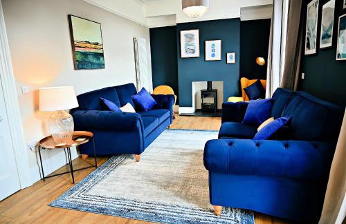 Porthmadog House | Ideal Porthmadog Retreat with Mountain Views & 9.7 Rating