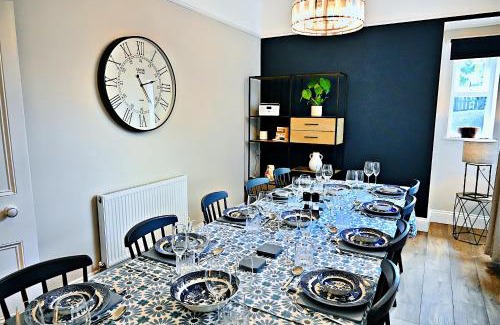Porthmadog House | Ideal Porthmadog Retreat with Mountain Views & 9.7 Rating