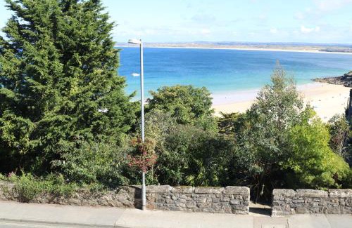 St Ives Apartment | Unforgettable Porthminster View with Oceanfront Pool & Spa