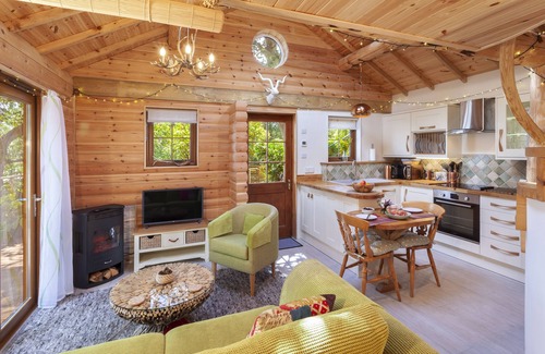 Minehead Cabin | Experience the Porthole Log Cabin with Breathtaking Ocean Views