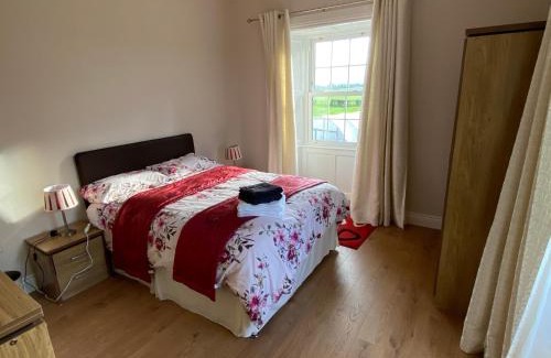 Emyvale Bed & Breakfast | Elegant Portinaghy House: Family-Friendly Retreat