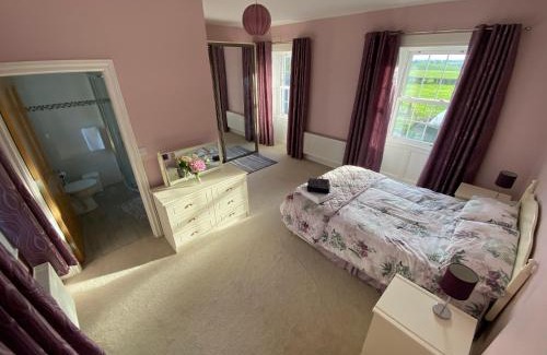 Emyvale Bed & Breakfast | Elegant Portinaghy House: Family-Friendly Retreat