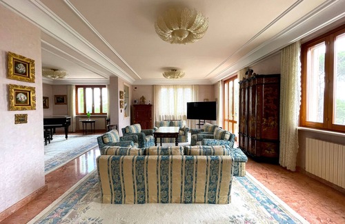 Chianciano Terme Villa | Inviting Villa Portion in Picturesque Tuscany