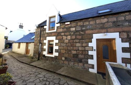Buckie House | Scenic Portknockie 17 Harbour Place with Oceanfront Views