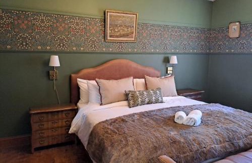 Knysna Bed & Breakfast | Discover Portland Manor: Oceanfront Oasis with Pool Access