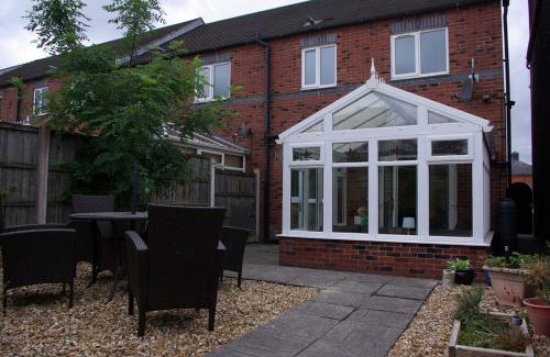 Leek House | Family-Friendly Portland Mews - 3 Bed Holiday Home