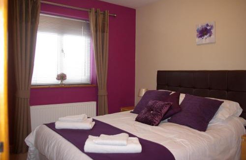 Leek House | Family-Friendly Portland Mews - 3 Bed Holiday Home