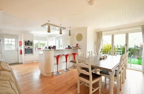 Beadnell Cottage | Pet-Friendly Portland Cottage with Oceanfront Views