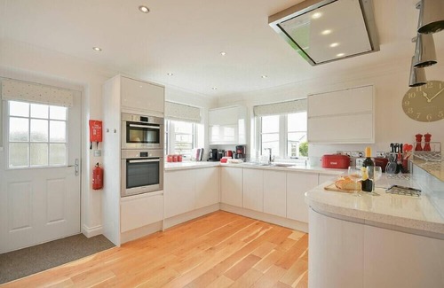 Beadnell Cottage | Pet-Friendly Portland Cottage with Oceanfront Views