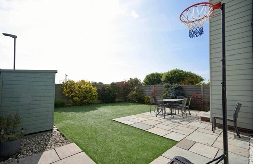 Beadnell Cottage | Pet-Friendly Portland Cottage with Oceanfront Views