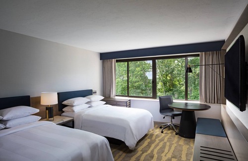 South Portland Hotel | Discover Portland Sheraton at Sable Oaks: Family-Friendly Stay