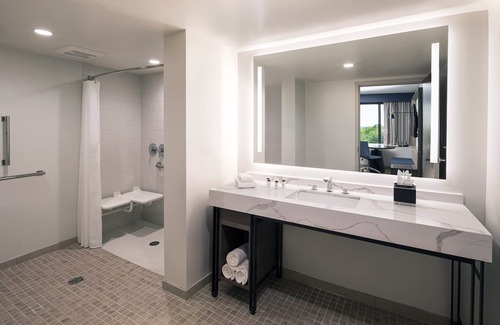 South Portland Hotel | Discover Portland Sheraton at Sable Oaks: Family-Friendly Stay