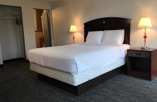 Overlook Hotel | Budget-Friendly Portland Super Value Inn for Families