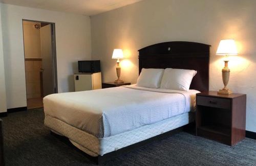 Overlook Hotel | Budget-Friendly Portland Super Value Inn for Families
