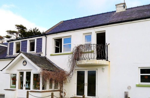Sandyhills Cottage | Portling View: Family-Friendly Apartment for 6 with Breakfast