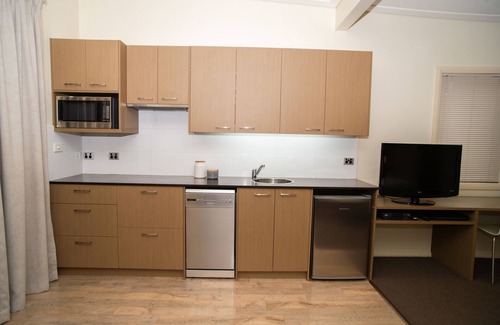 Scone Apartment | Experience Comfort at Portman House with Breakfast Included