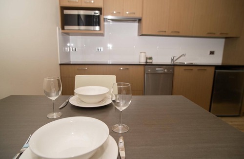 Scone Apartment | Experience Comfort at Portman House with Breakfast Included