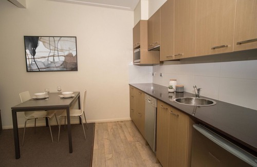 Scone Apartment | Experience Comfort at Portman House with Breakfast Included
