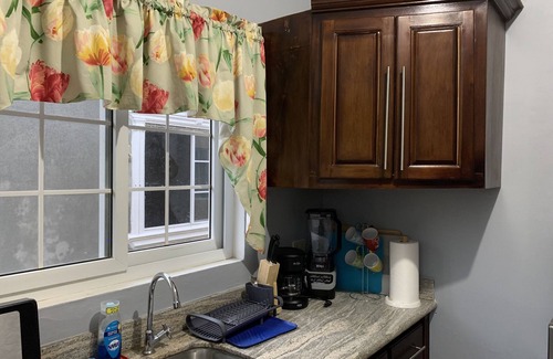 Portmore House | Portmore Hideaway: Cozy Retreat with Spa & Hot Tub