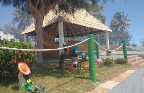 Aracati Apartment | Oceanfront Porto Canoa: Pet-Friendly Retreat with Pool