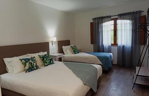 Sardoal Bed & Breakfast | Experience Porto D'Abrigo: Family-Friendly with Pool & Dining