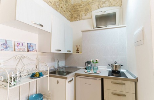 Molfetta Apartment | Convenient Porto di Mare Apt Near Cala Sant'Andrea